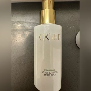 Velvet Botanical moisturizer